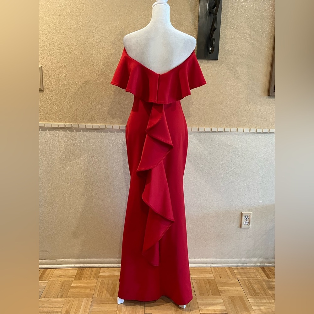 Prom/ Formal/ Bridesmaid Evening long dress. Off—shoulder, ruffled. Red. Rare! M